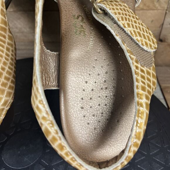 SAS Women's Size 8M Slingback Patent Leather Gold Block Low Heel Sandals Shoes - Picture 5 of 10